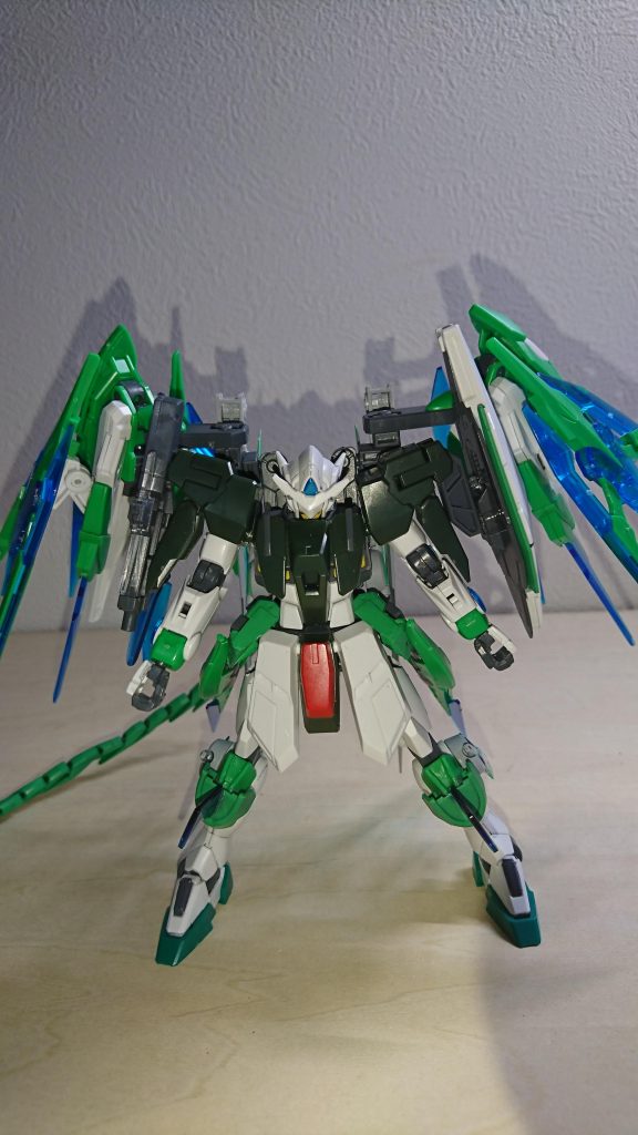 改造箇所
1、ケルディムのバックパックにアムアムで、シアクアンタのGNバインダーをつけれるようにしています
2、膝に煌・ギラーガのパーツをつけてい
ます
3、ビルダーズパーツを各所に装着しています
4、後方に煌・ギラーガのテイルをつけています
5、肩にアメイジングエクシアのシールドをつけています