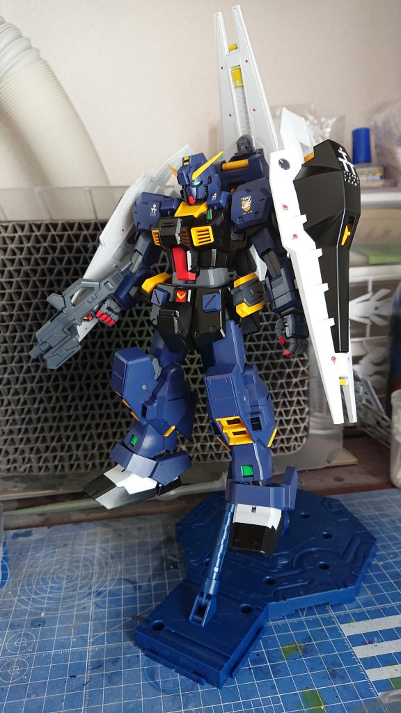 サンダーボルト版フルアーマーガンダム見たいに見えるのは俺だけかな？