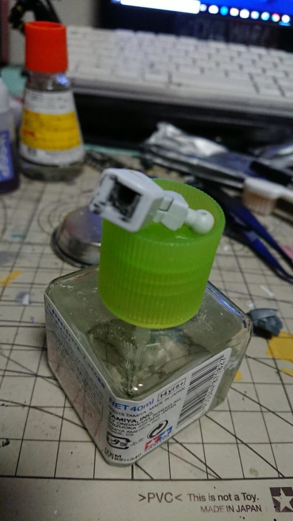 腕はキットのままだと大将軍形態にどうしても短く感じるので、クロスシルエットの関節を使ってます。
手にレパートリーが欲しかったので、ビルドナックルズを使うためにポリキャップ仕込んだりなんかもしました。