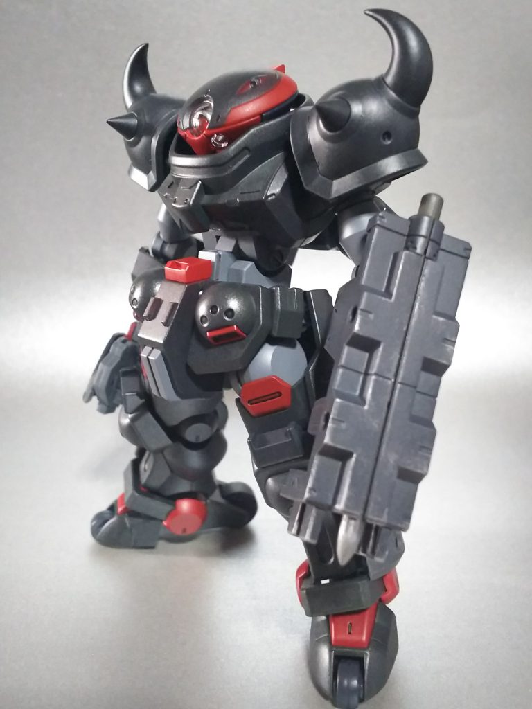 スパイクアーマーは、旧キットのグフカスタムの物を使用、ウエストのパーツはティエレンの物です。