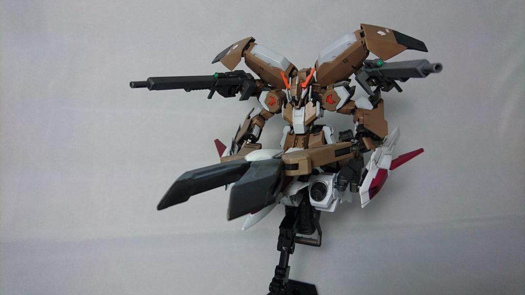 メテオホッパーで直進しながらシザーで相手を挟み込む強引な戦法。昭弘ならやりそう。