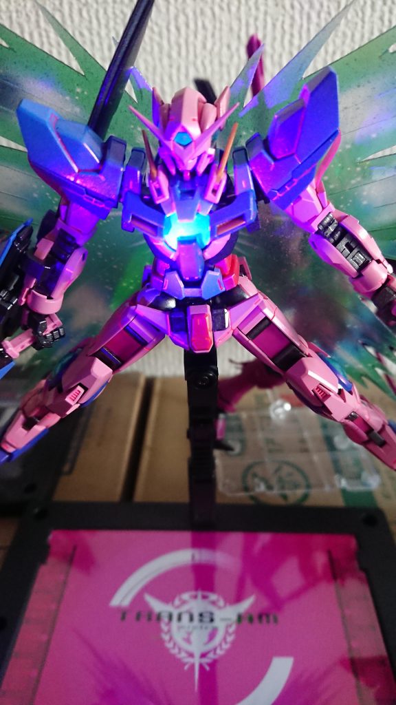 モールドのラインも光ります