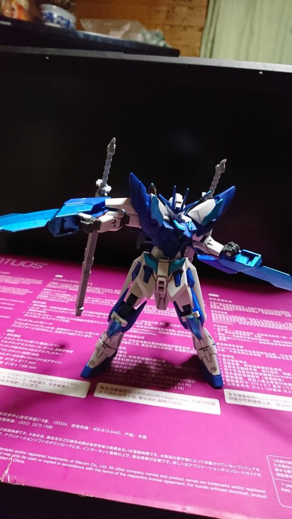 羽根を武器にして戦うことも可能。