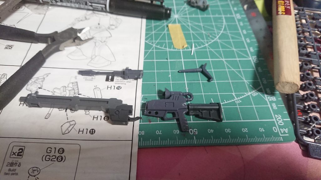 制作途中4
オリジナル強化ビームライフル
普通のビームライフルを接断して余っていたシステムウェポンのパーツを付けています。