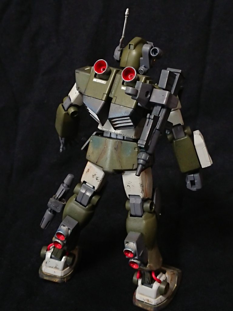 バックパック
旧キットのものは大きいので半分に切って切り詰めました。
脚部ブースターは脚に直接とりつけました。