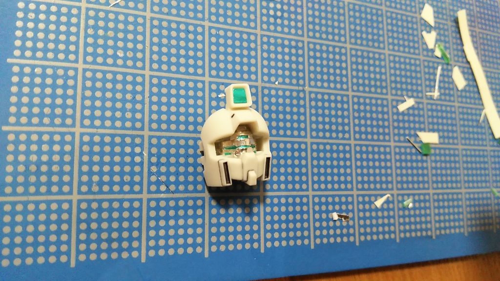 付属のシールの余白を切り貼りしました。