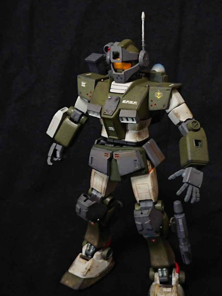 前期型ジムをベースに製作されたジムスナイパーカスタムの一機で、重力下での運用を想定したカスタム機体。細かなパーツが陸戦用に換装されている。同じくカスタム機「ジム・ライトアーマー」に影響されており、部分的に軽量化されている。試作ビームサーベルユニットの検証実験も兼ねた特注のR-4ビームライフルを装備し、僚機ジムスナイパーⅡ陸戦特務仕様と共に運用される。