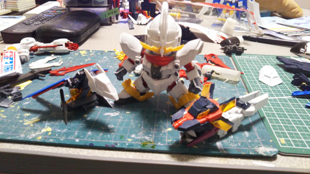 零雄は零丸のリアル形態で手甲になるパーツにジャンクからそれっぽいパーツをくっつけて製作
忍はHGバンシィデストロイモードのシールドと装甲が主な材料
頭だけ零丸の鳥メカ使ってます
足はクナイ