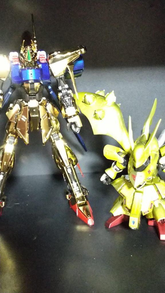 金メッキの1/100百式改と比較。
金の趣は全然違いますね。