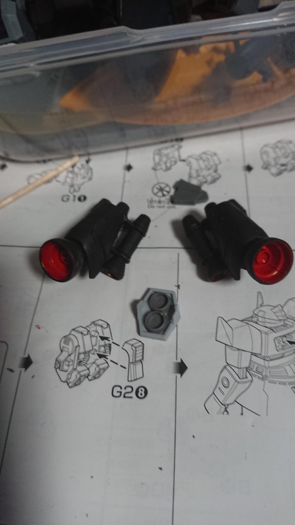 制作途中2
ふくらはぎのバーニアとリアスカートのスラスター