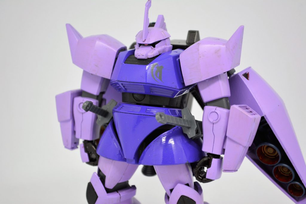 バストアップ
こちらもわかりにくいですが胸に梵字のステッカーが貼ってあります。