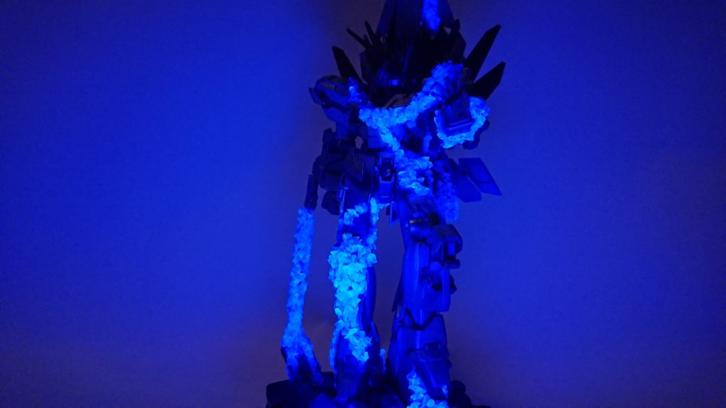 『絶望の結晶~DespairCrystal』
と同じで蛍光塗料を混ぜてあるので、ブラックライトで光ります♪