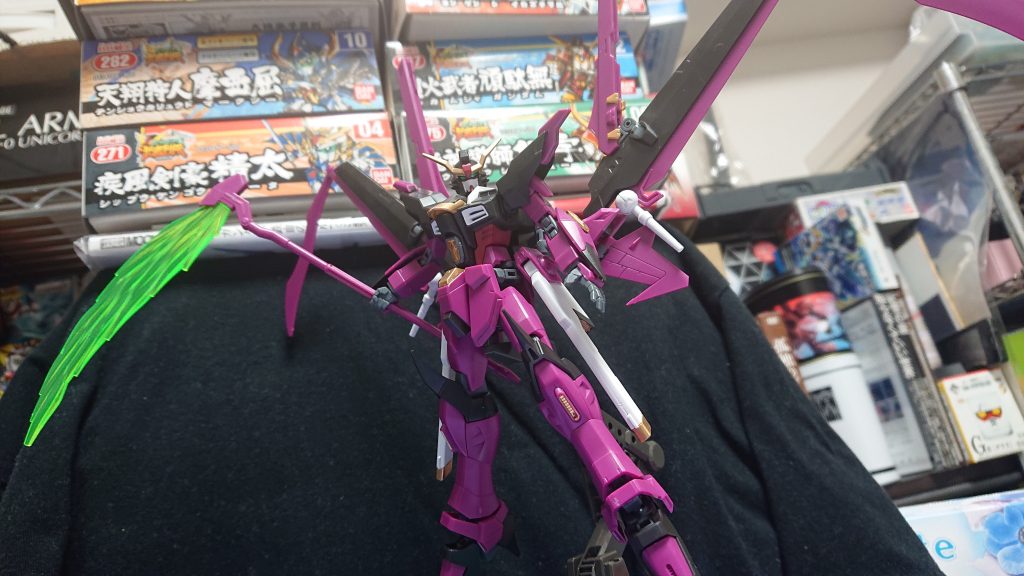 ガンダム ラヴファントム–3枚目/制作者：@tomoyatatemiti