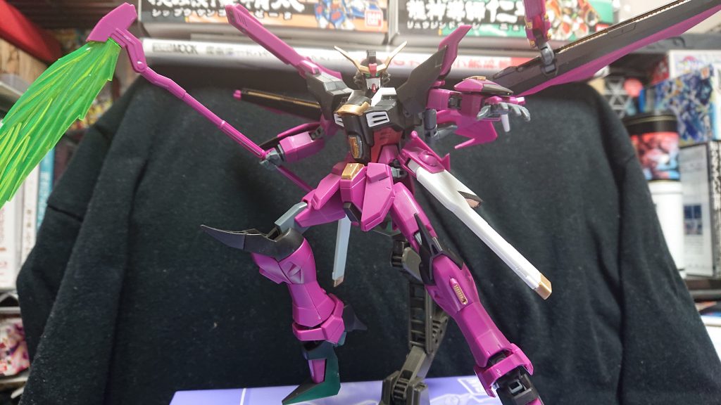 ガンダム ラヴファントム–4枚目/制作者：@tomoyatatemiti