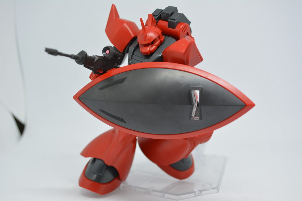 ポーズ

盾を構えて