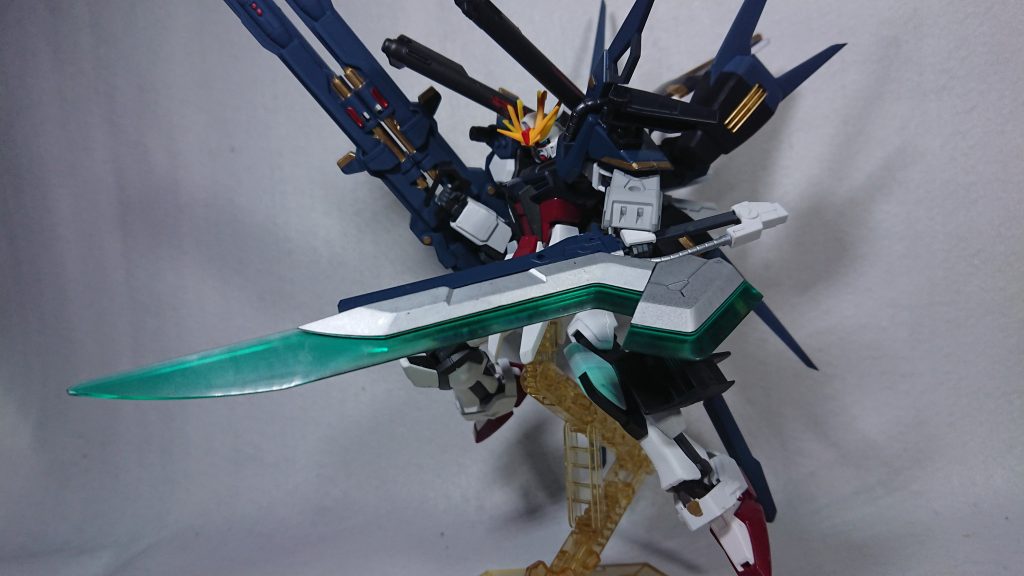 武装名:対艦大型刀シュベルトバスターエッジ
シュベルトゲーベルに関してはシュベルト「剣」ゲーベル「銃」という意味らしく、銃の機能は備えていないません笑
大型剣のイメージだったので「バスター」と名付けました。
シュベルトゲーベルをベースにMSGのメガスラッシュエッジをくっつけました。