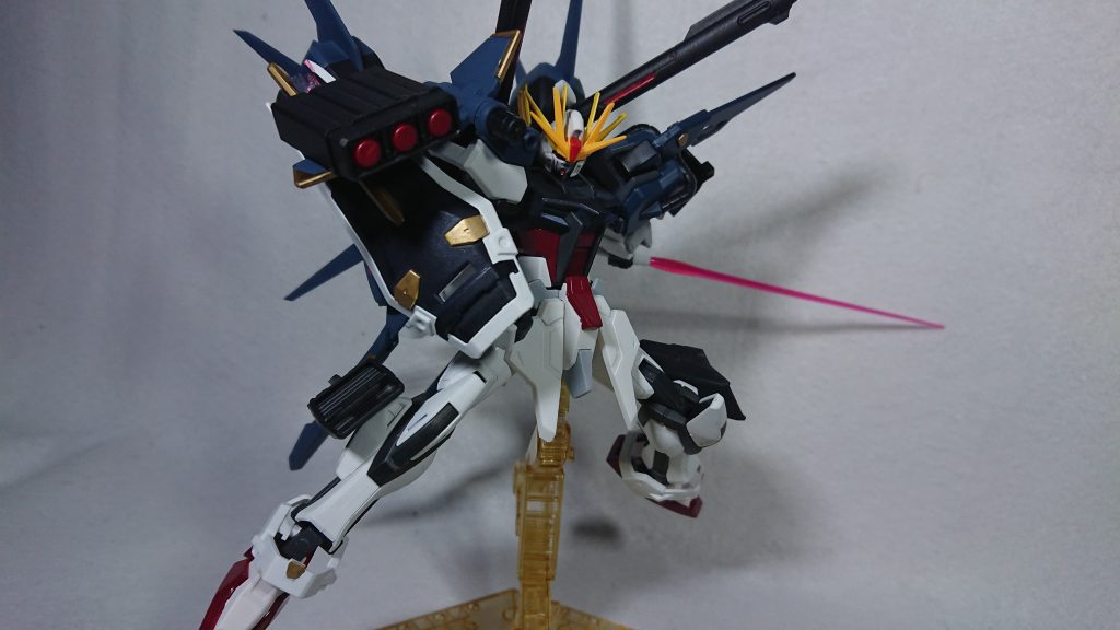 武装がなくなった後も必要最低限の戦闘を可能にするため、ビームサーベルとシールドを持ち揃えております。