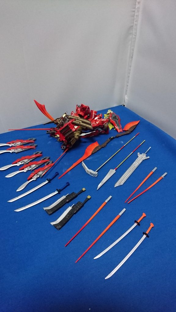 今回の機体に詰め込んだ武器です!その数は20を越えています!
では、武器の紹介です(  ^∀^)