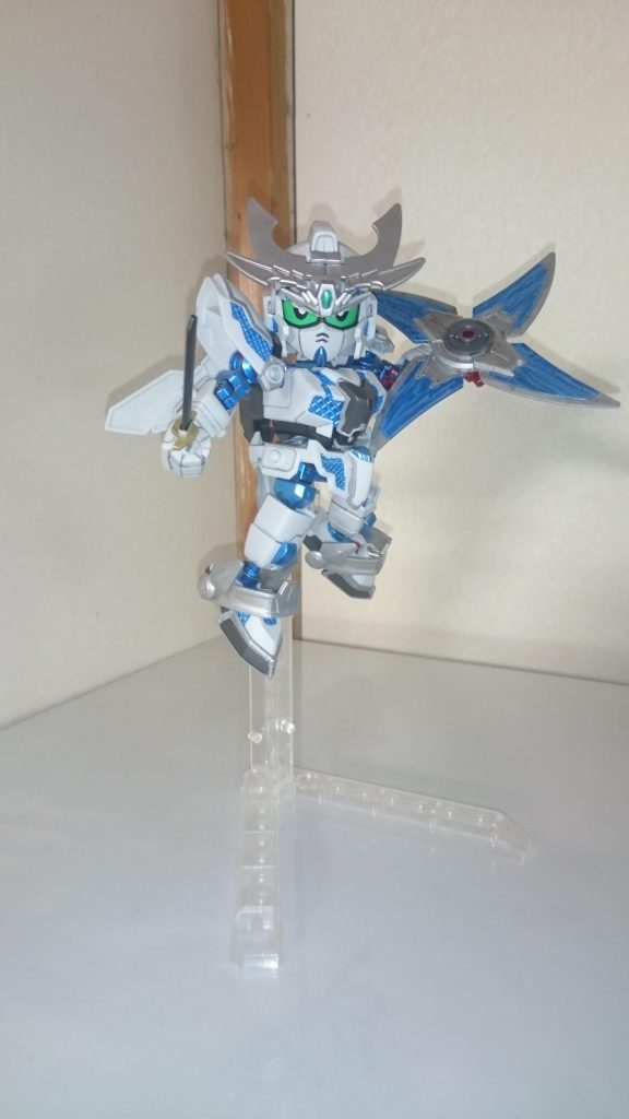 ある程度作った後に
「白に銀は目立たないな…」
と思ったのですが突っ走りました
大事なのは完成させることだと、誰かが言っていたので突っ走りました