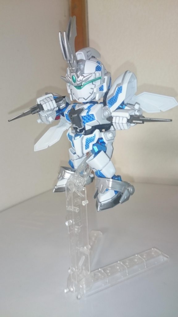 買う前からレビューで
色分けはシールが多い、塗装しようとすると少々根気がいる
とあったのですが、それを見て

塗装箇所が多い
↓
作るのに時間がかかる
↓
沢山遊べる

と、気にせず買ったら痛い目を見ました
ダラダラと１ヶ月以上かけて作りました