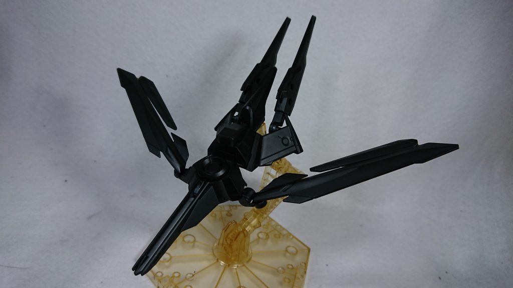 支援機「黒鉄燕羽」
ノーネームライフルをベース製作。
普段はバックパックに接続し機動性向上に役立てている。
他には独立しサポートとして行動、必殺技を放つ際に武装と連結し威力を底上げする役割もある。