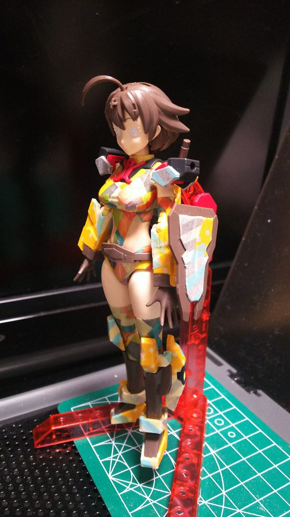 ほとんどの接合部分が後ハメ可能なパーツなのに、唯一腰パーツだけが後ハメできないのです
なので、加工してここも塗装後に取り付けられるようにしました
上手くいった~