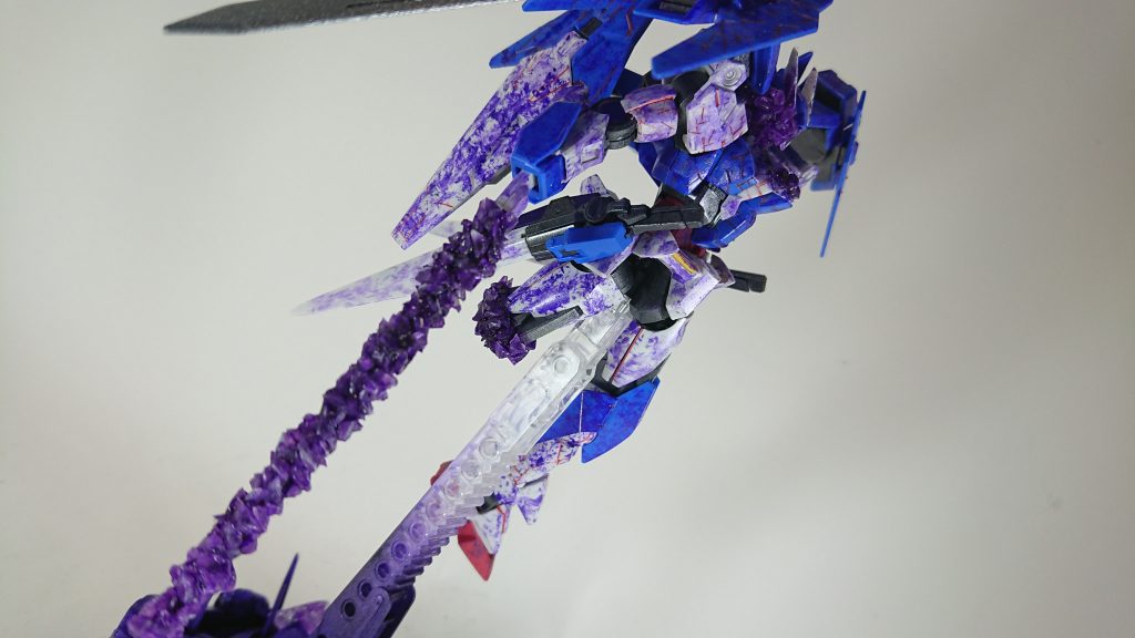 右半身がトランザムになりかけの状態である。