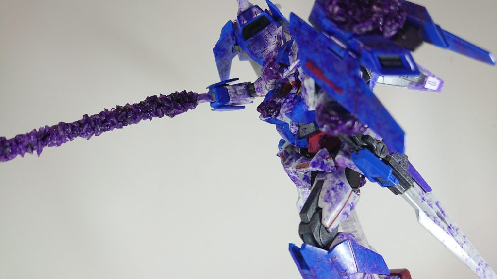 ビームサーベル<バグ>
<バグ>によりビームサーベルが結晶化したもの。
エネルギーなどは<バグ>が存在する限り無くならないので、ずっとこの状態である。