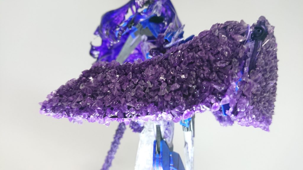 ウイング<バグ>
あらゆるものを防ぐ、結晶によって作られたウイング。
相手にぶつけて、壊れた部分に<バグ>を植え付ける。