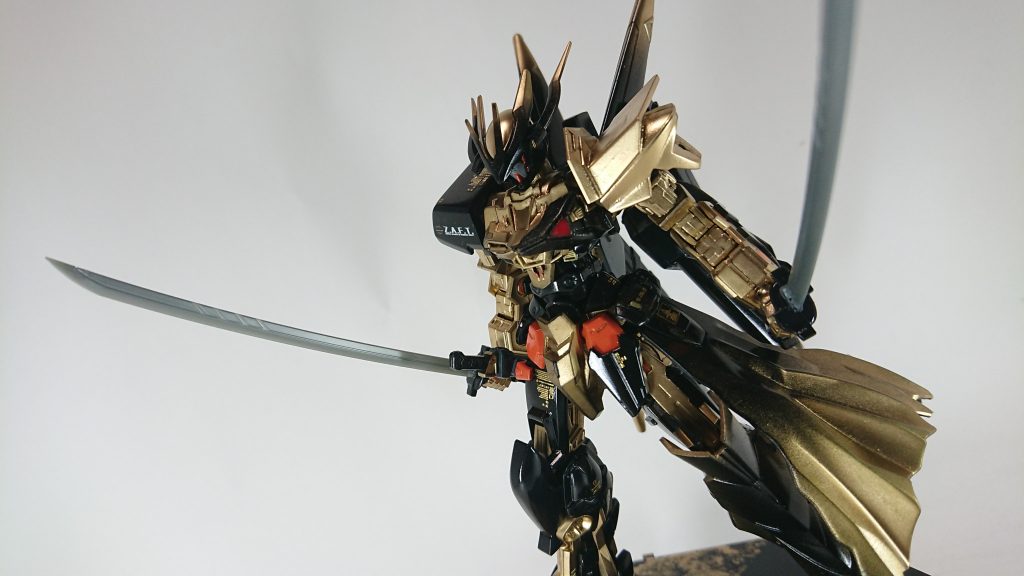 対艦用刀
2本あり、切れ味は抜群。
『近距離で俺に敵うと思うな!!!』