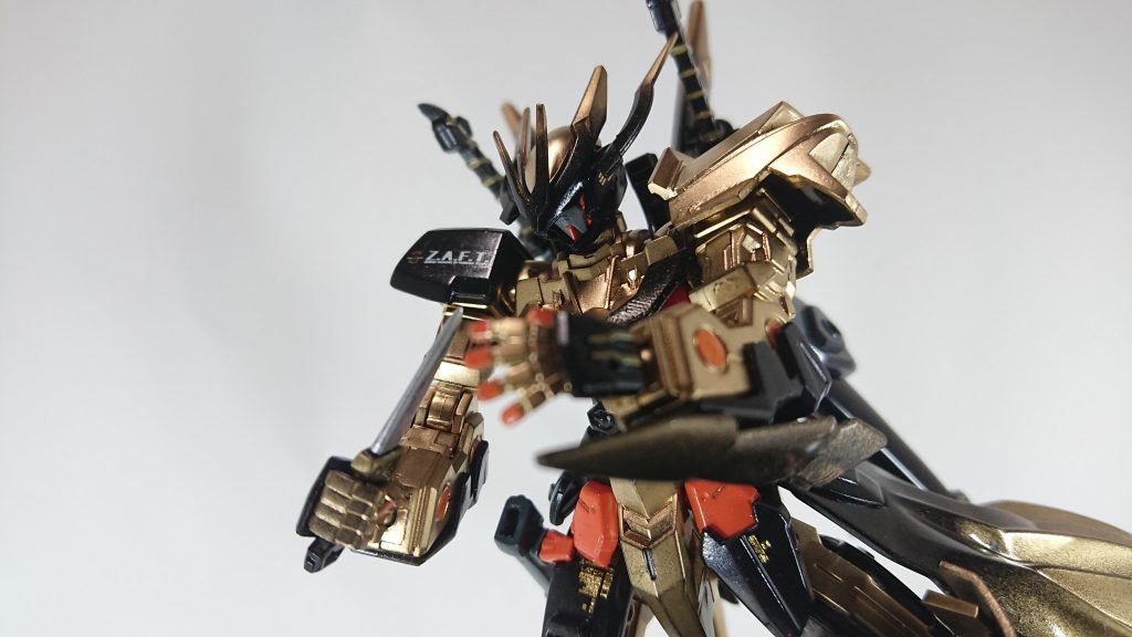 アーマーシュナイダー
超近距離用武器。
対装甲用なので、切れ味は抜群。
『お前が望んだ戦いだろ。決着はしっかりつけないとな。』