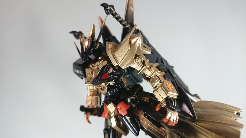 頭部アンテナ
ノーネイム同様に動かす事が可能。
『せっかくだから、カッコいい方がいいよな!!』