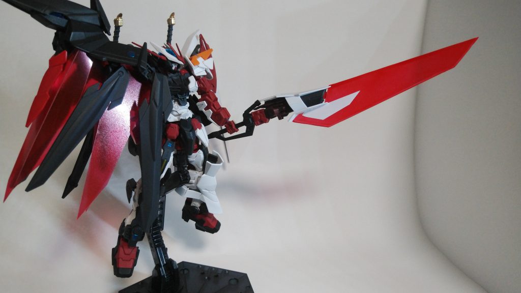 装備4 高出力ビームセイバーヤスツナ:ガントレットセイバーを改修した高出力のビームソード。かの有名な刀の名を冠しその切れ味は切札と呼ぶに相応しい。大量にエネルギーを消費するためにバッテリーが必須となる。