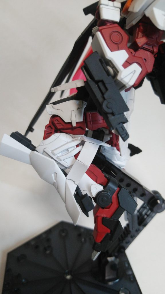 膝裏の板は可動の邪魔なんで排除しました。