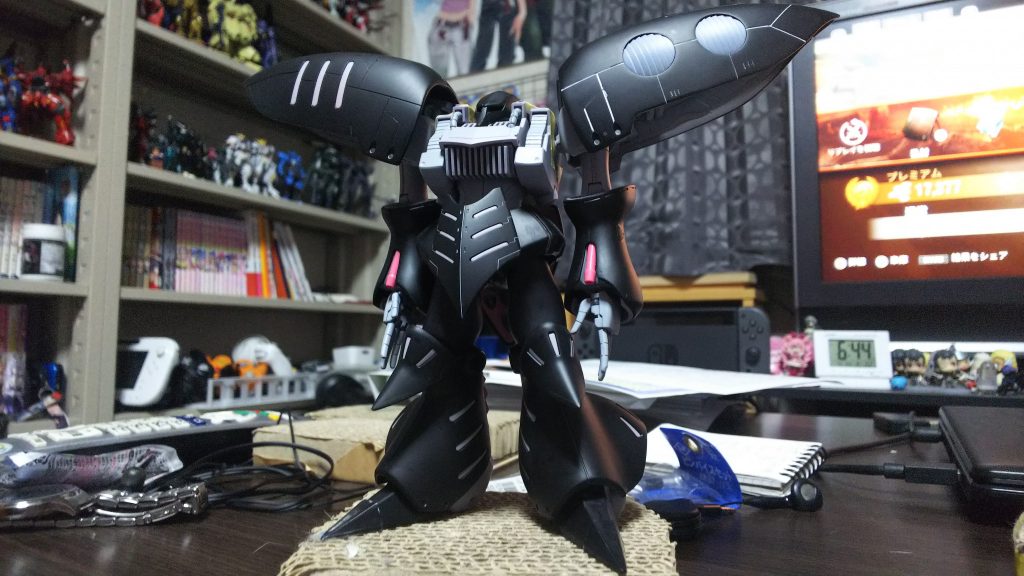 仕上げの黒サフです。
正直これで完成でいいくらいめっちゃ格好良いです。