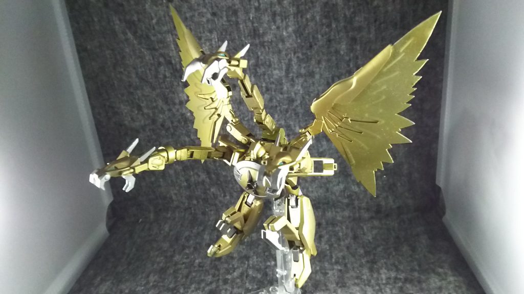 Gモードに変形
胸部のシールドはネオジム磁石で接続