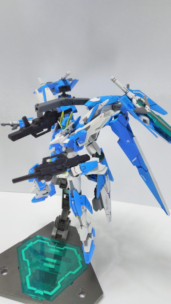 GNサブマシンガン
中距離射撃用の装備。
バックパックのサブアームにマウントされており、使用時にアームを展開し取り出す。