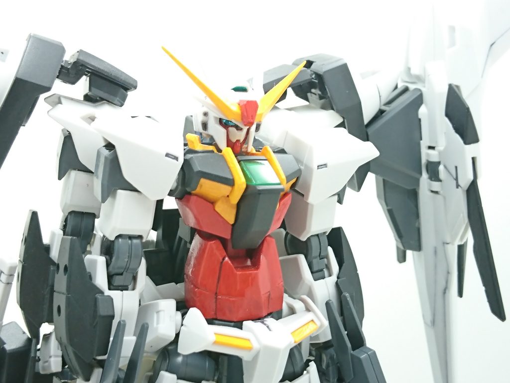 バストアップ
頭部のベースはダブルオースカイですが、ちょっと触って幼い顔からシュッとした顔立ちになりました。