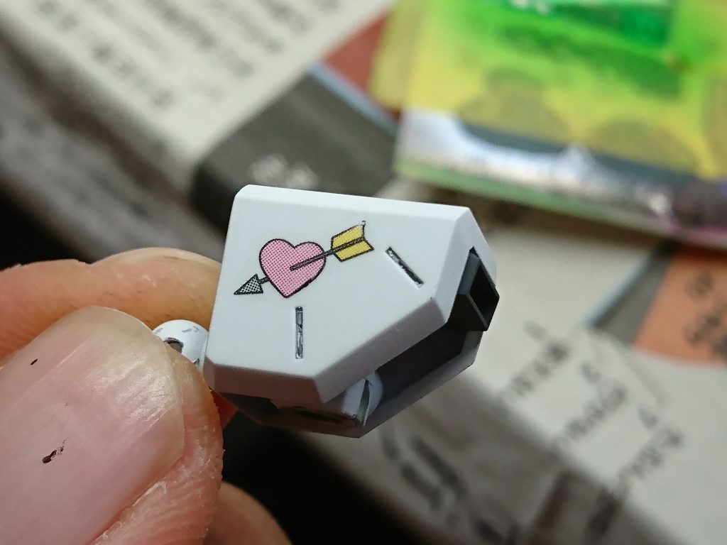 マーキングシールの段差消しも初挑戦
少し印刷面まで削ってしまいましたが何とか（汗）