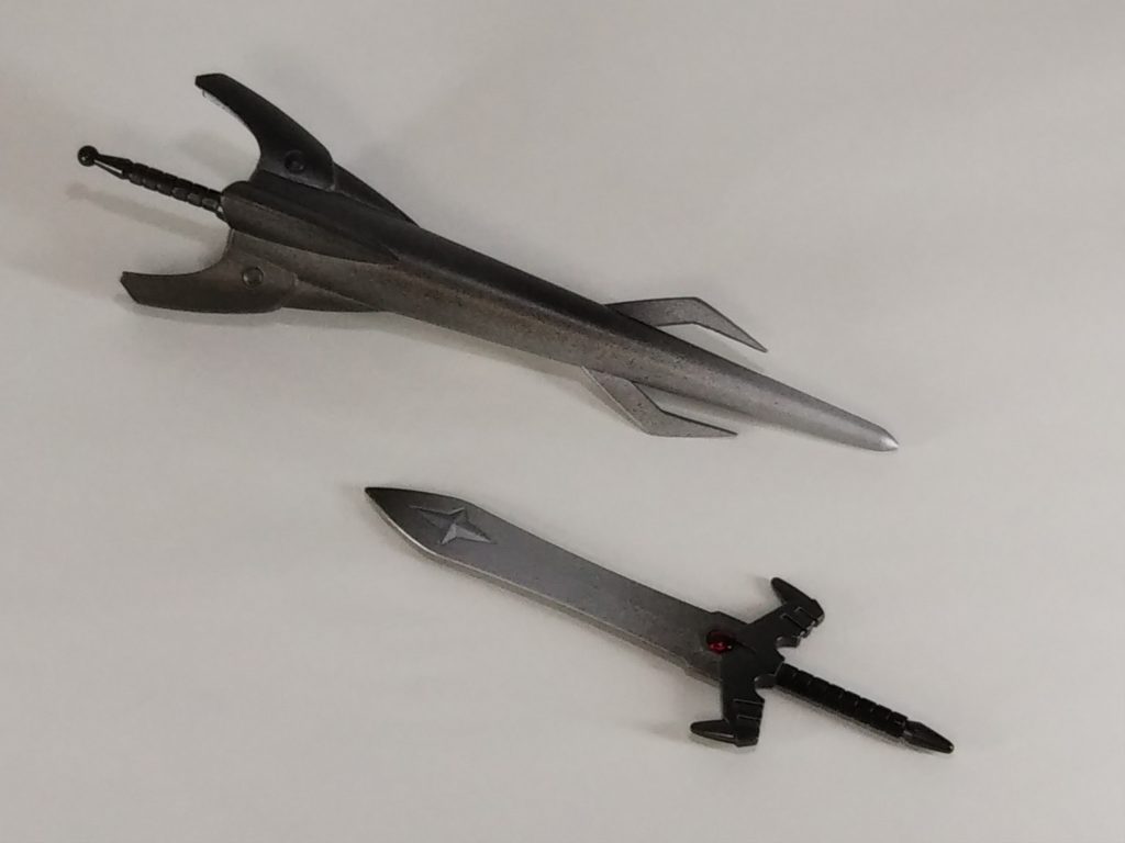 武器は前述のとおりエッジは立ててランスの継ぎ目も消していますが、時間切れで明らかに色が足りてません!時間がある時に塗り直します!