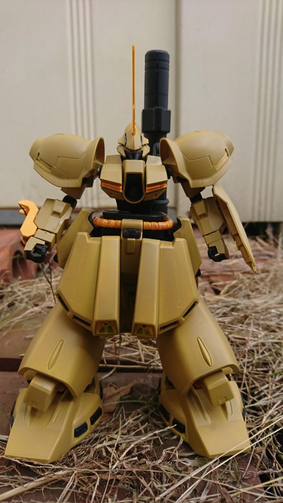 正面  どっしりしていて重そう…