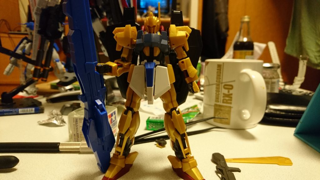 一番最初の仮組。Zのバックパックに対して百式のボディが力負けしているのでここから肩や足にパーツを追加