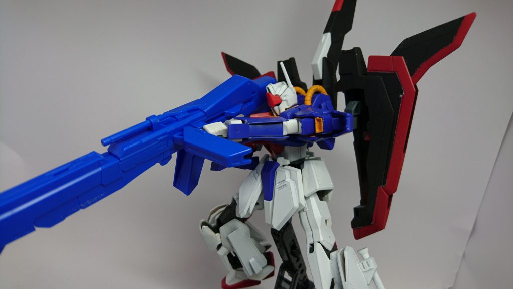 ハイメガランチャーも装備可能。しかし、Zガンダムの用に携帯することが出来ないので、ビームライフルとの両立が出来ず、継続戦闘能力が低くなる