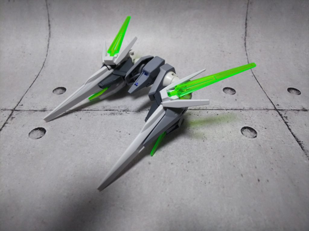 ツインドライヴとファンネル持ちのコアファイター