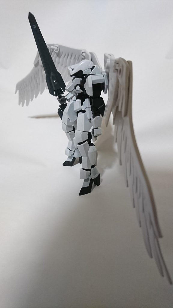 大きな翼が特徴。