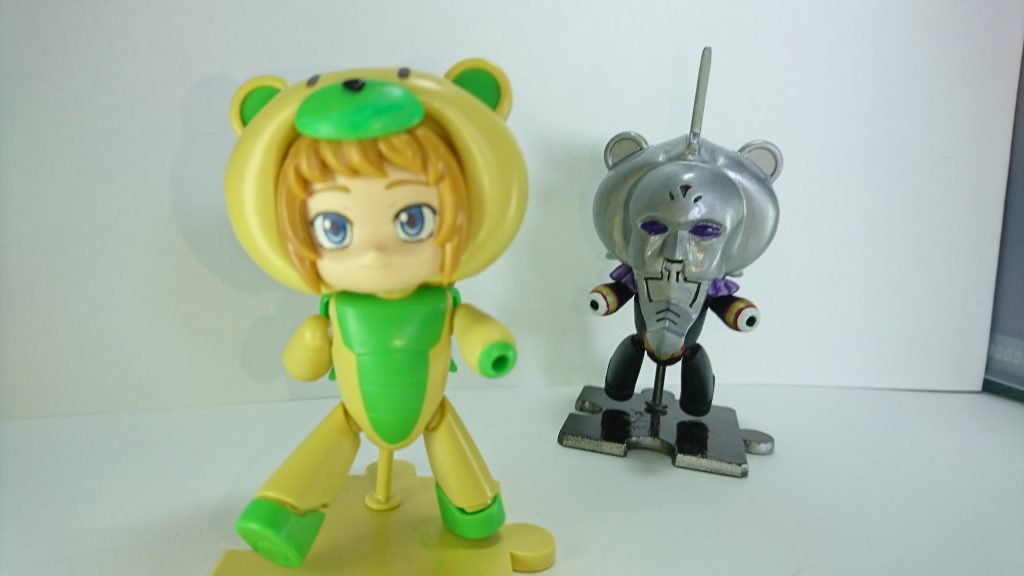 他のキャラッガイの後ろに置いただけで、もう不審者。