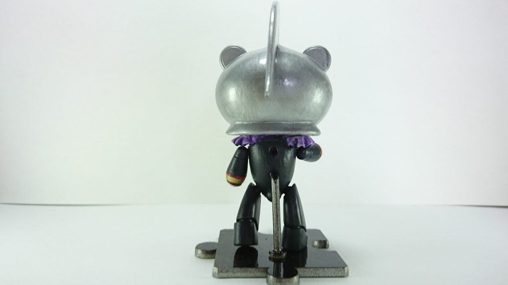 頭の襟と肩のヒラヒラもパテで整形してます。