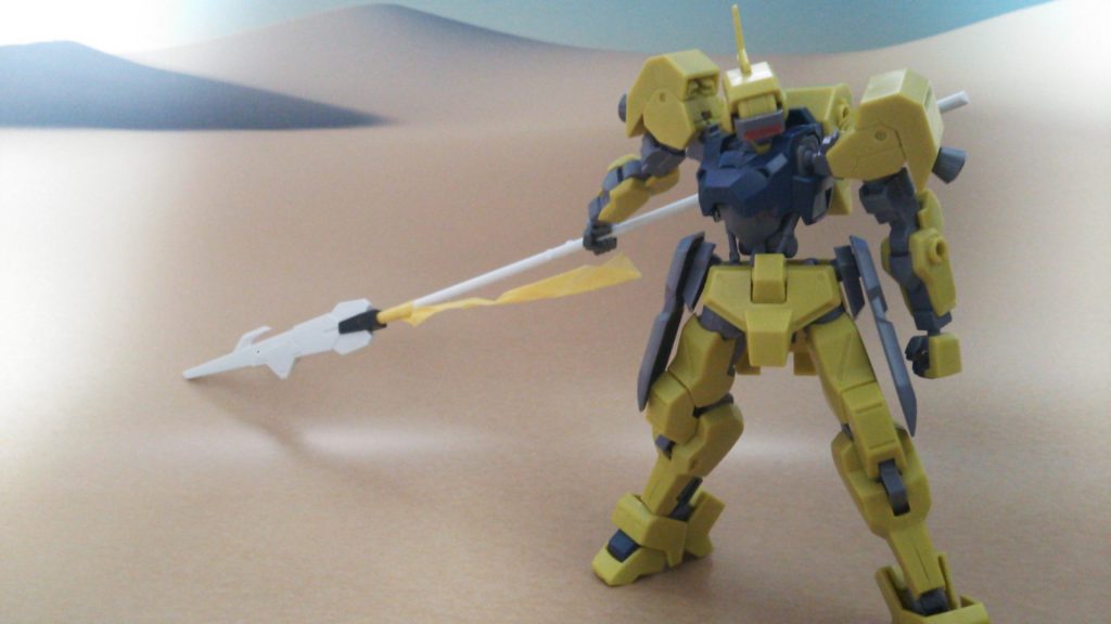 作品は
・十数年が経過した雷電号(機体の乗り換えなし!)
・テイルブレードは使いたい
ということをコンセプトに加工をスタートしました。まずはイメージ造りから。テイルブレードは初期の段階でランスにすることに決めました。また、プラ棒が細かったのでマスキングテープでテイルブレードを安定させましたが、このテープも最後まで使いました(^^;