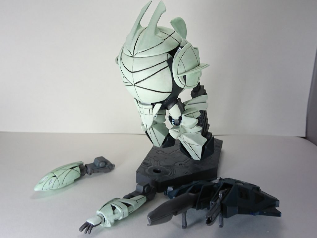 ターンXといえば分離!!
そしてモモカプルの変形!!
ベースがモモカプルのため、腕と背面を分離させ、ターンKトップモードに変形。このモードになると、機体全体にIフィールドを展開可能という設定。見た目はヒレの大きな金魚のようになります。(画像はありませんが、足も分離可能です。)