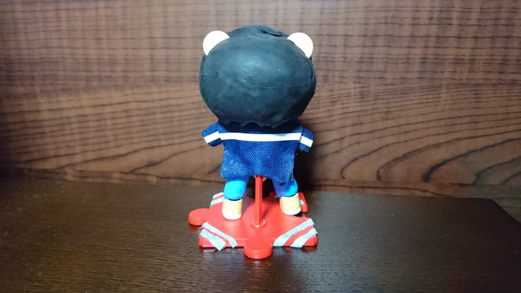 後ろ姿。ジャケットの背中のラインも再現してみました。
なお、隠れてしまっていますがしっぽもついています。